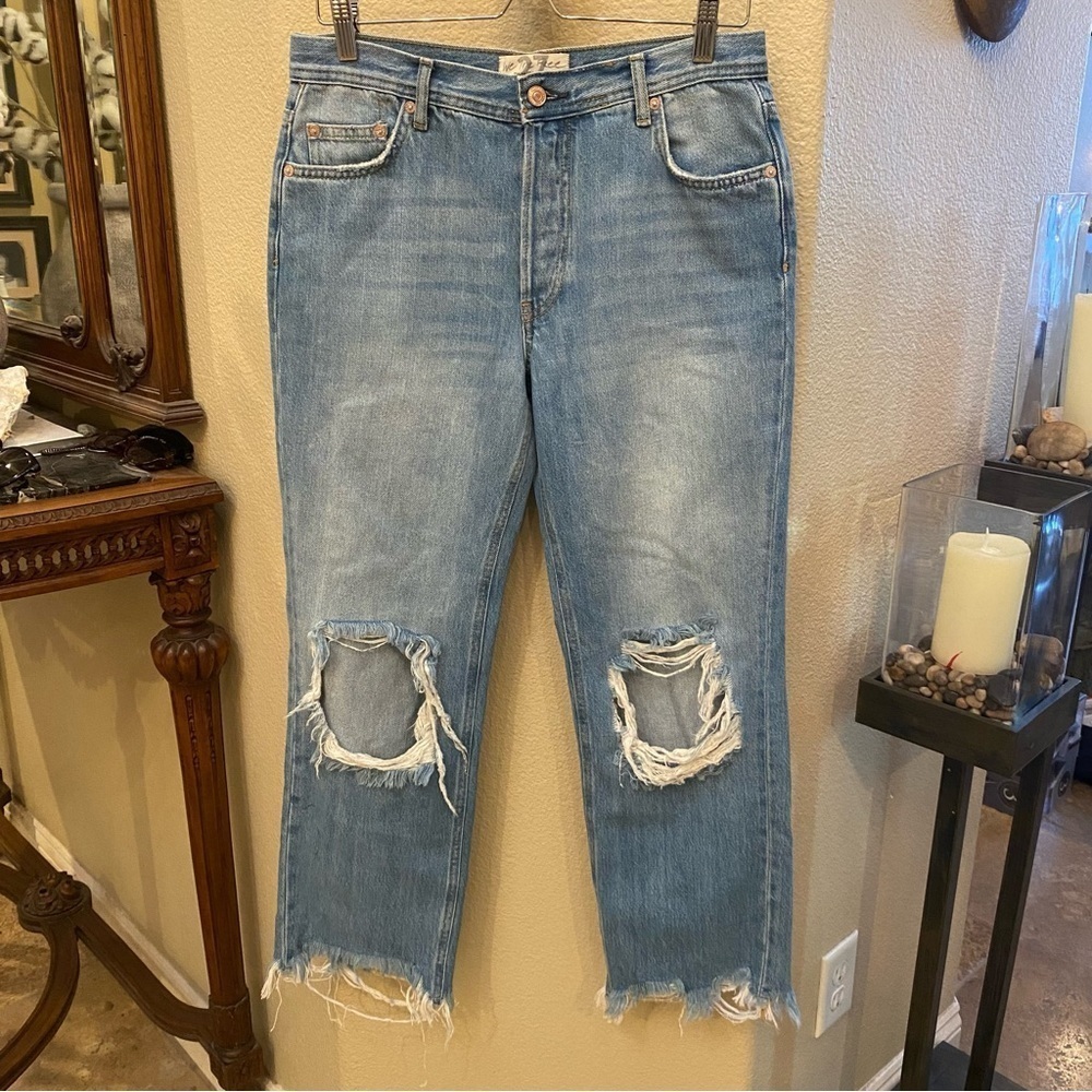 Free People WE THE FREE Women Blue Maggie Ripped Raw Frayed Hem Jeans Size 27